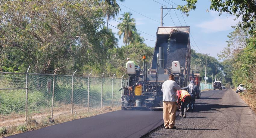 Zihuatanejo avanza con obra pública mejorando la movilidad y la imagen del municipio