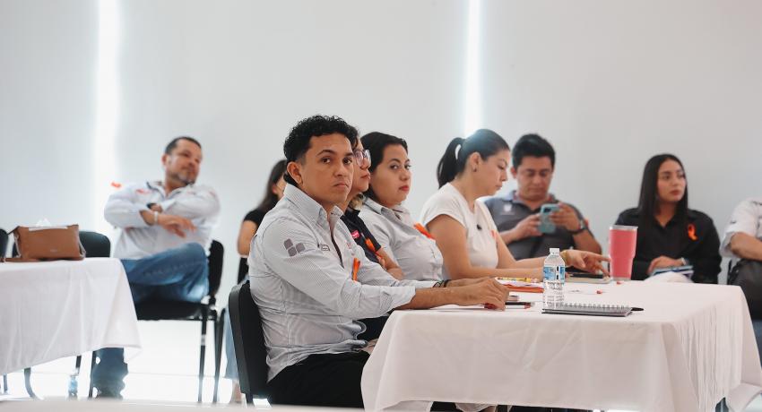 Gobierno de Lizette Tapia Castro capacita a servidores públicos en comunicación libre de violencia