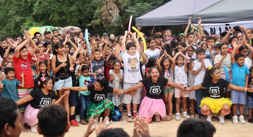 La magia de los Reyes Magos llevó alegría a colonias de Zihuatanejo.