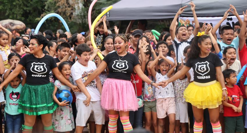 La magia de los Reyes Magos llevó alegría a colonias de Zihuatanejo.