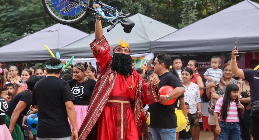 La magia de los Reyes Magos llevó alegría a colonias de Zihuatanejo.