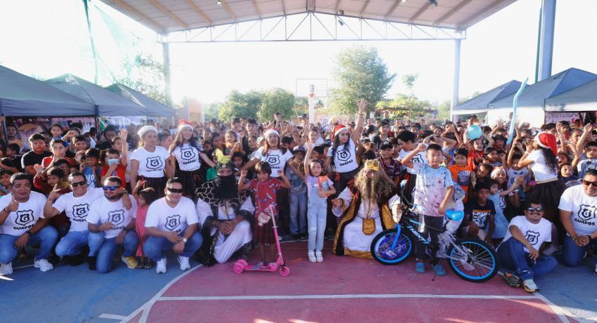 La magia de los Reyes Magos invadió las colonias Aeropuerto y Coacoyul.