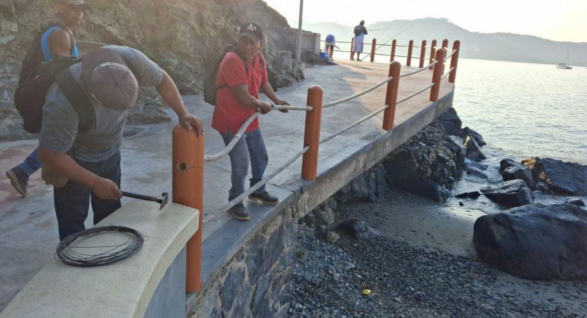 Gobierno Municipal de Zihuatanejo realiza labores de mantenimiento en zonas turísticas