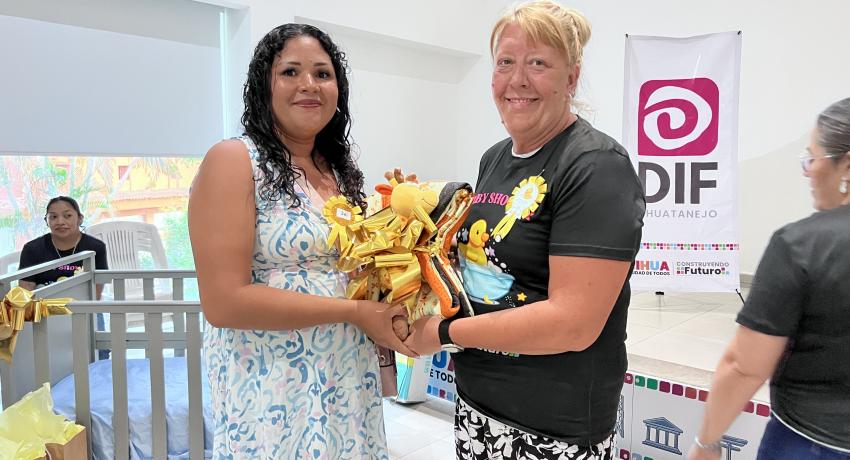 Baby shower masivo para mujeres locales próximas a tener a sus bebés.