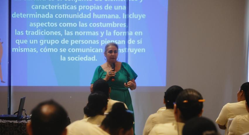 Gobierno de Zihuatanejo genera interés de trabajadores de hotelería sobre temas de actualidad