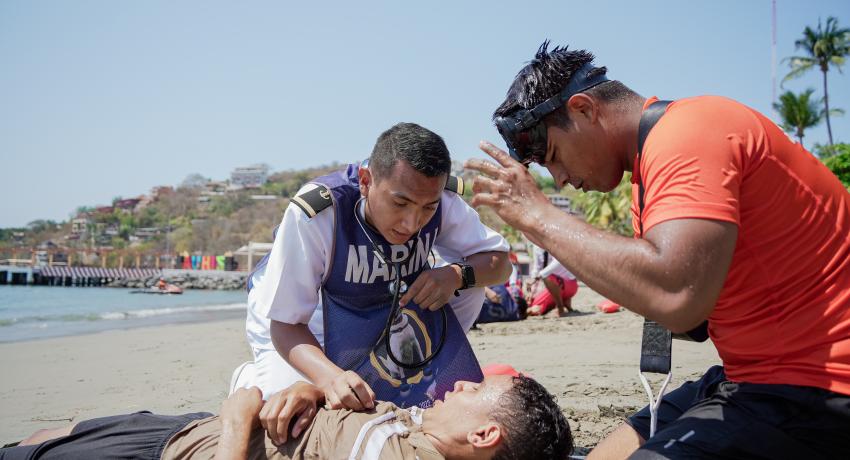 Asiste Lizette Tapia Castro al evento de arranque de la temporada vacacional en el sector naval.