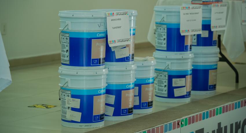 Gobierno de Zihuatanejo continúa con la entrega de material y equipamiento a escuelas del municipio