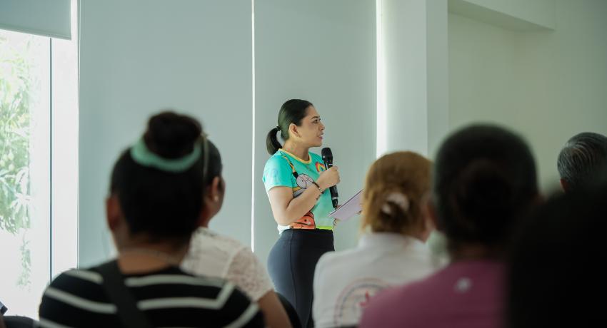 Gobierno de Zihuatanejo continúa con la entrega de material y equipamiento a escuelas del municipio