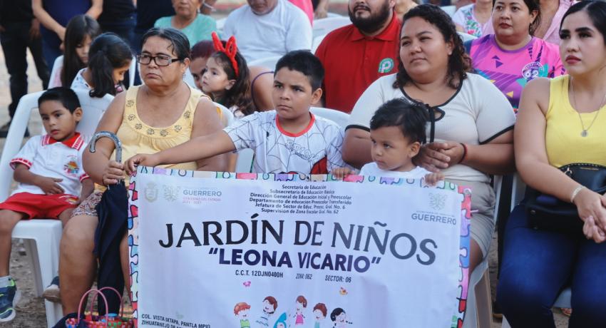 Crece la comunidad de Pantla con nueva calle pavimentada.