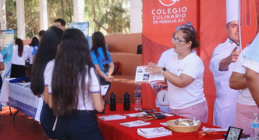 Presidenta Lizette Tapia Castro inaugura Feria Vocacional para 33 instituciones de nivel medio superior y superior.