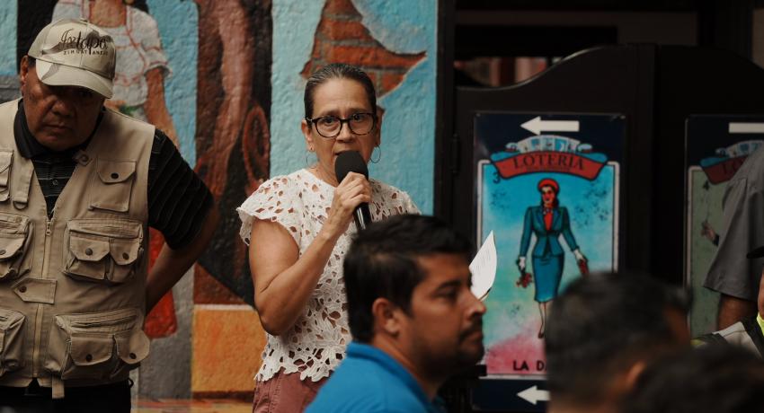 Atiende Lizette Tapia Castro al Grupo Empresarial Ixtapa A.C.