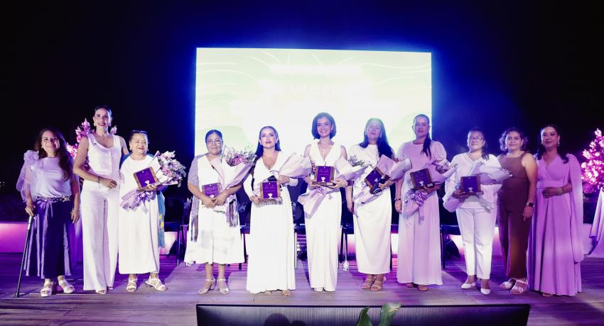 El gobierno de Lizette Tapia Castro reconoce y celebra a las Mujeres del Año en Zihuatanejo.