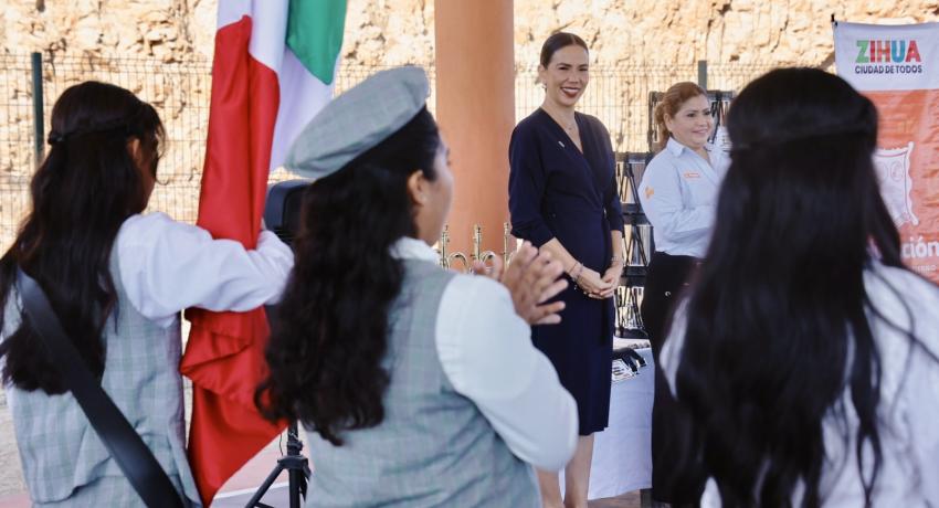 Presidenta Lizette Tapia Castro regresa a la escuela Nueva Manitoba y lleva apoyos para más de 130 alumnos.