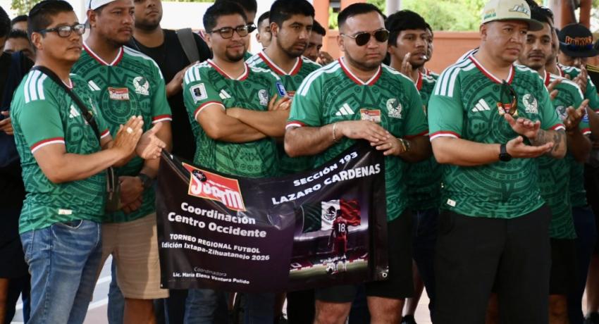 La presidenta municipal Liz Tapia Castro inauguró el 6º torneo deportivo del SUTERM.