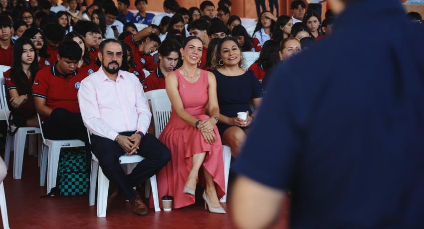Presidenta Lizette Tapia Castro inaugura Feria Vocacional para 33 instituciones de nivel medio superior y superior.