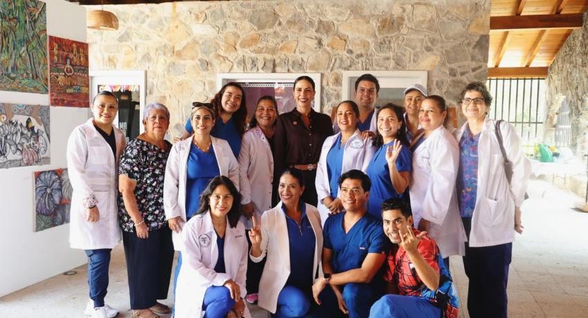 Presidenta Lizette Tapia Castro reconoce compromiso de odontólogos de Ixtapa-Zihuatanejo con los niños