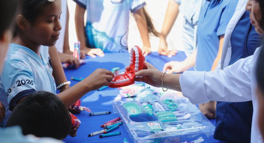 Presidenta Lizette Tapia Castro reconoce compromiso de odontólogos de Ixtapa-Zihuatanejo con los niños