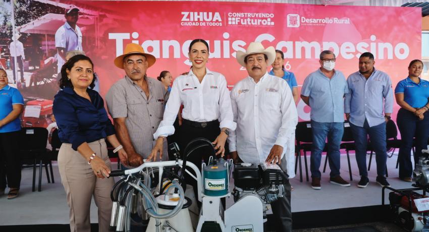 Presidenta Lizette Tapia Castro inaugura el Tianguis Campesino, que creció un 13% en beneficiarios