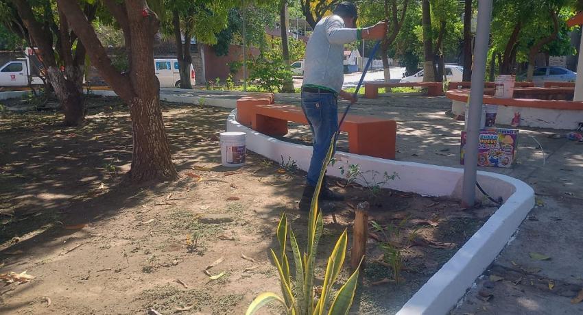 El Gobierno de Zihuatanejo realiza acciones de mantenimiento urbano en colonias