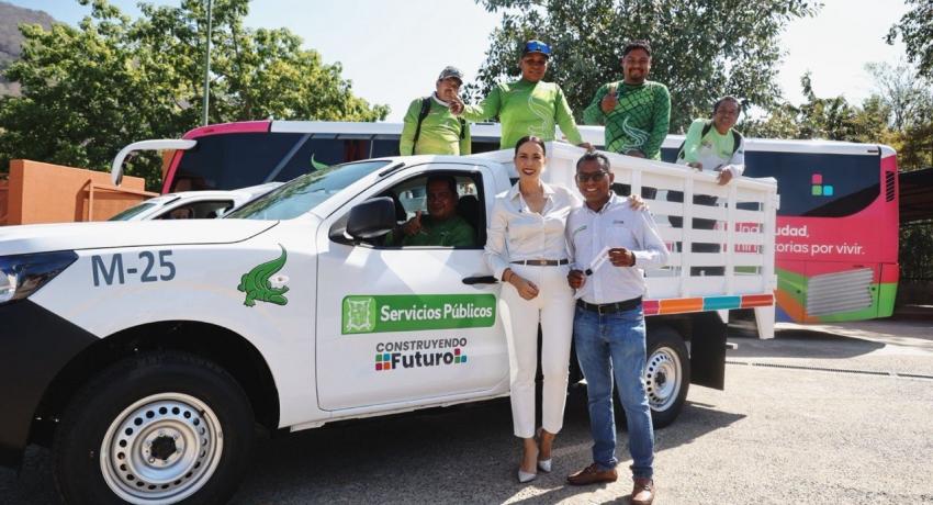 Presidenta Lizette Tapia Castro refuerza operatividad de áreas municipales con nuevos vehículos