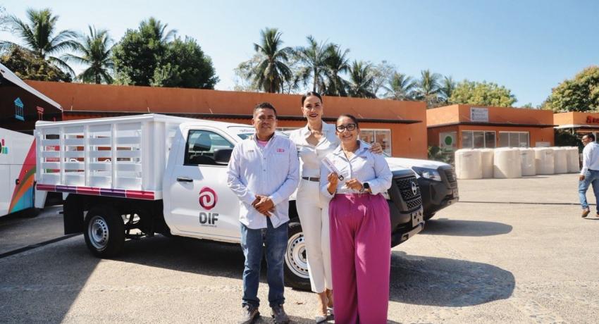 Presidenta Lizette Tapia Castro refuerza operatividad de áreas municipales con nuevos vehículos