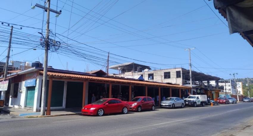 Gobierno de Zihuatanejo atiende la petición de comerciantes. 
