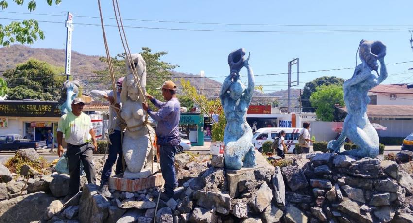 Gobierno Municipal de Zihuatanejo realiza la mejora de imagen en puentes peatonales y áreas verdes que se encuentran en deterioro.