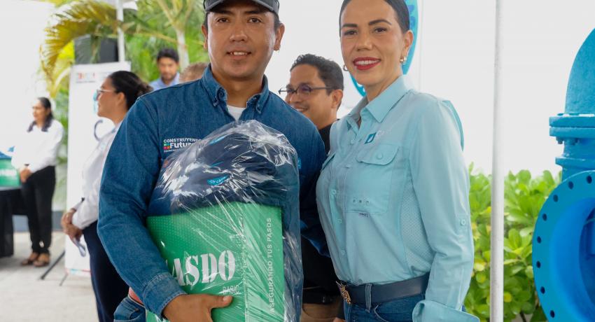 Gobierno de Lizette Tapia Castro dota de uniformes nuevos al personal de todas las áreas de la CAPAZ