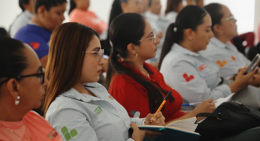 Presidenta Lizette Tapia Castro fortalece trabajo para prevenir discriminación laboral en su gobierno.