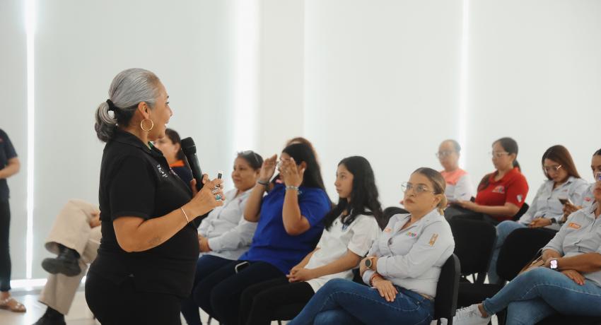 Presidenta Lizette Tapia Castro fortalece trabajo para prevenir discriminación laboral en su gobierno.