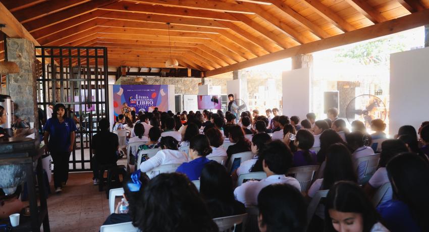 Actividades de la 4ta. Feria Internacional del Libro 2026 en Zihuatanejo atraen a diversos sectores