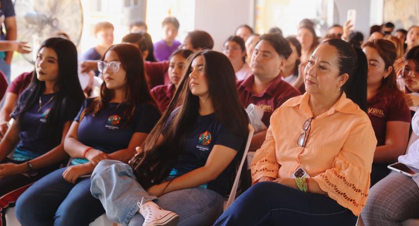 Actividades de la 4ta. Feria Internacional del Libro 2026 en Zihuatanejo atraen a diversos sectores