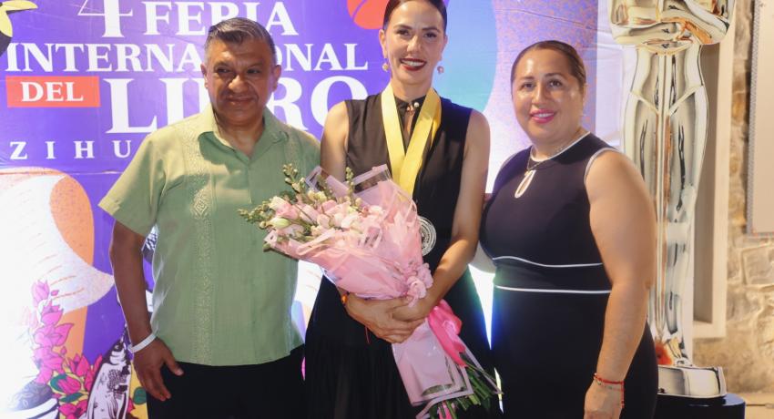 Se entrega el Premio al Máximo Orgullo Hispano - Feria Internacional del Libro Zihuatanejo 2026.