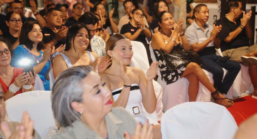 Se entrega el Premio al Máximo Orgullo Hispano - Feria Internacional del Libro Zihuatanejo 2026.