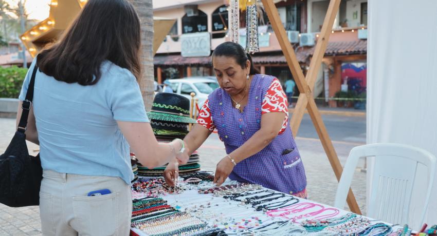 Tarde de música, baile y artesanías en el Festival de Semana Santa en Zihuatanejo 