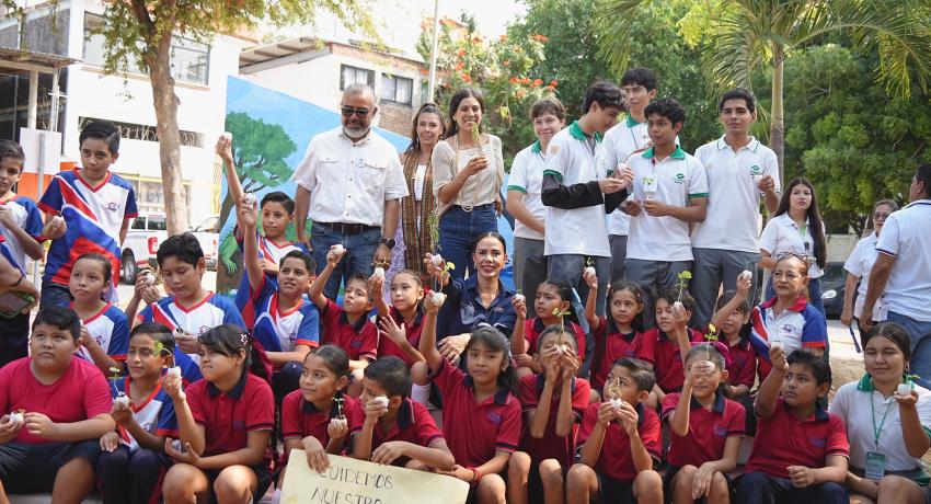 Tras lograr su recuperación, presidenta Lizette Tapia Castro reinaugura Plaza de la Tierra en Zihuatanejo