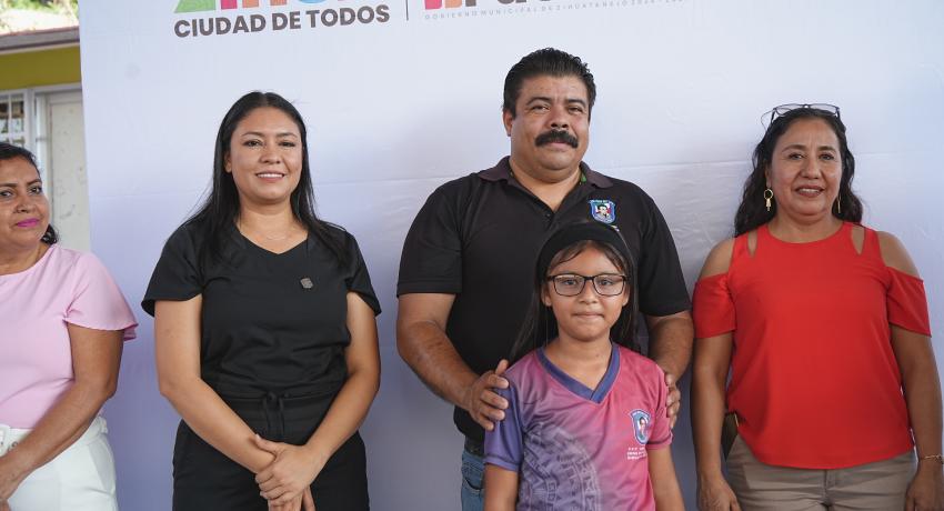 Gobierno de Lizette Tapia Castro beneficia con programa “Veo Veo” a alumnos de dos escuelas bilingües indígenas