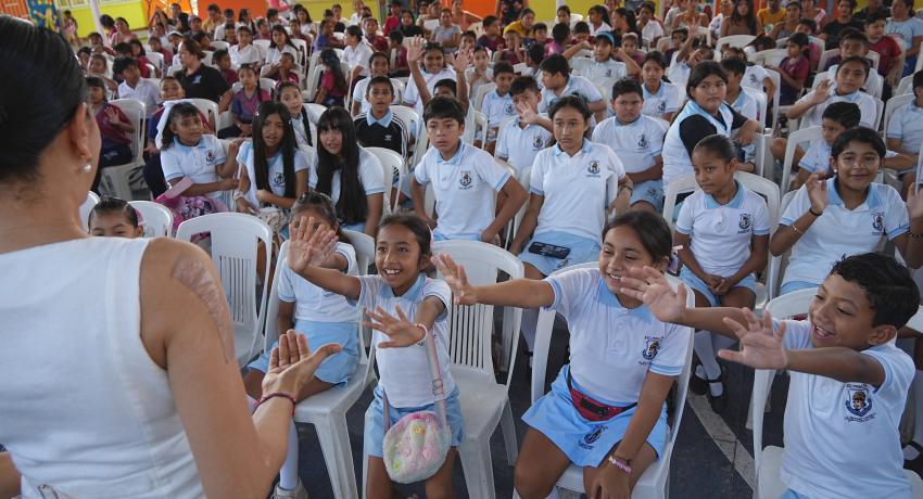 Gobierno de Lizette Tapia Castro beneficia con programa “Veo Veo” a alumnos de dos escuelas bilingües indígenas
