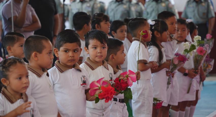 Presidenta Lizette Tapia Castro entrega techumbres nuevas en dos jardines de niños de la colonia Morelos