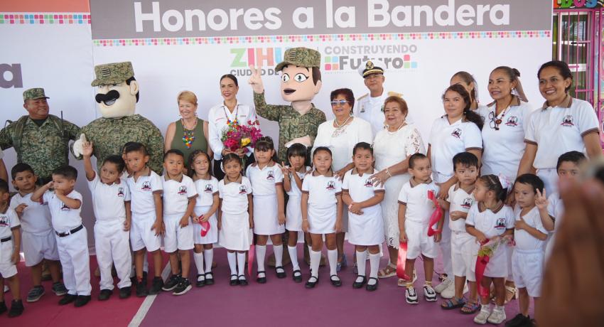 Presidenta Lizette Tapia Castro entrega techumbres nuevas en dos jardines de niños de la colonia Morelos