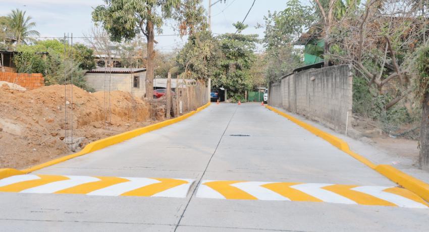 San Miguelito recibe con alegría importante calle pavimentada.