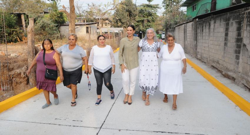 San Miguelito recibe con alegría importante calle pavimentada.