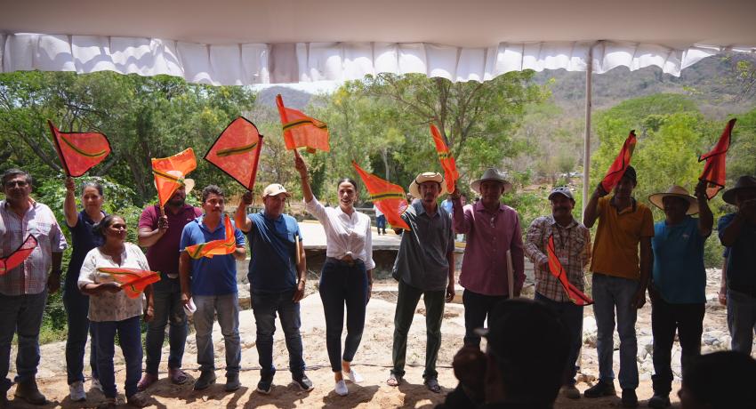 Gobierno de Zihuatanejo arranca ampliación del puente vado en la comunidad del Plan de los Hernández