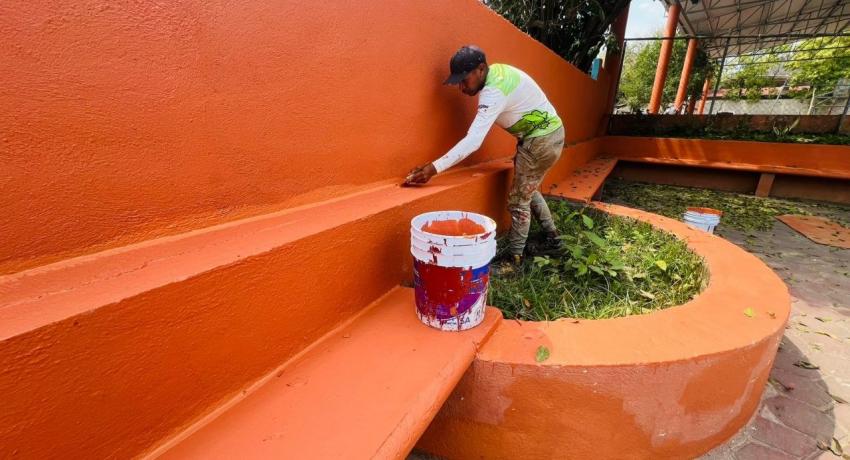 Se realizan trabajos de remozamiento en la comunidad de El Zarco