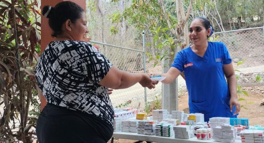 Brigadas de salud del gobierno municipal atienden comunidades de la sierra