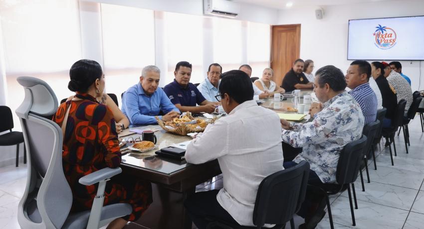 Se reúne la presidenta Lizette Tapia Castro con el Grupo Empresarial Ixtapa.
