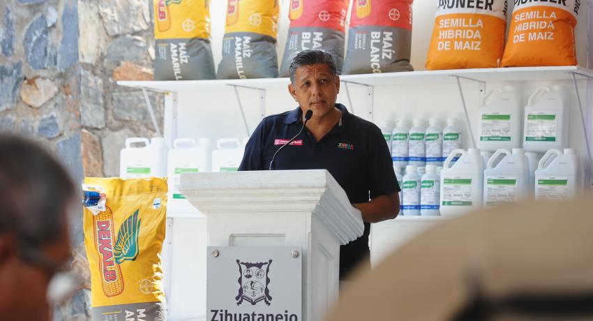 El Gobierno de Zihuatanejo apoya a ganaderos a prevenir casos del gusano barrenador.