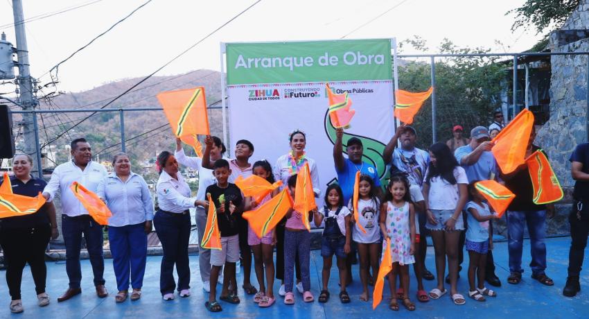 Familias de colonia La Laja agradecen a presidenta Lizette Tapia Castro inicio de construcción de espacio público