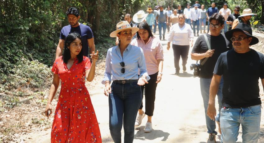La presidenta Liz Tapia Castro visitó la comunidad de La Vainilla
