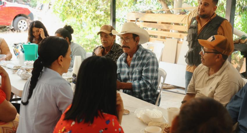 La presidenta Liz Tapia Castro visitó la comunidad de La Vainilla